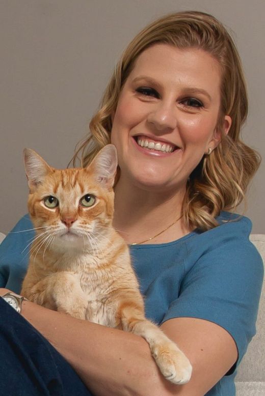 Dra. Adriana Klein com um gato